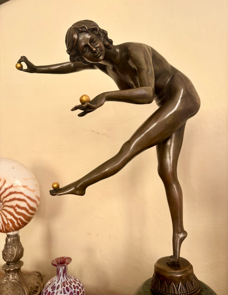 The Suns Children on Woman’s Dance