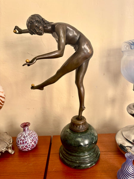 The Suns Children on Woman’s Dance