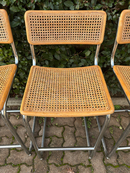 Je suis sous … sous… sous ton balcon 🍸 !