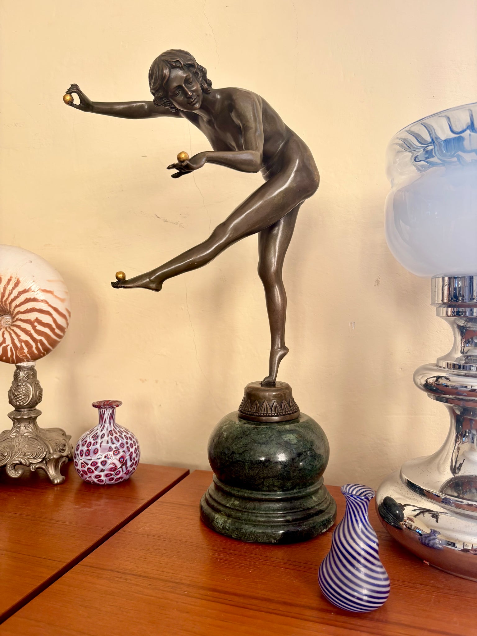 The Suns Children on Woman’s Dance