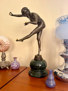 The Suns Children on Woman’s Dance