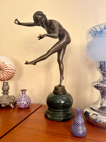 The Suns Children on Woman’s Dance